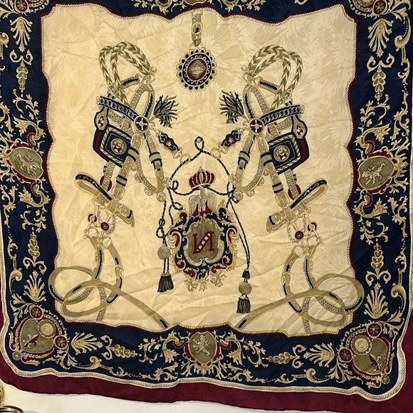 Vintage UNBRANDED PAISLEY BRIDLE RED PRINTED LARGE 100% Silk Scarf 35” x 34” - Picture 3 of 7